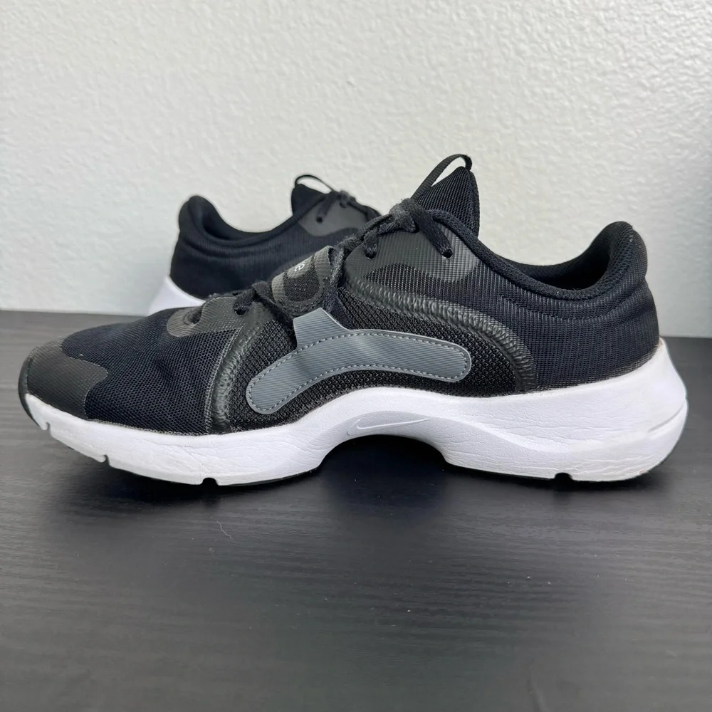 Nike Training In-Season 13 sneakers in black and white Size 10